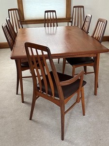 lot 1 image: Niels Koefoed for Hornslet Mbelfabrik Dining Table and Chairs -Danish Mid Century Modern Dining Room Table and Chairs