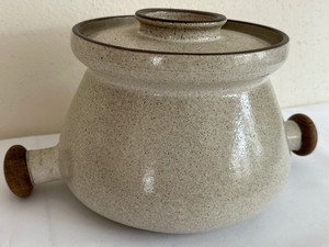 lot 78 image: Vintage Pottery Tureen