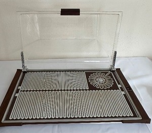 lot 62 image: Large Vintage Walton Warming Tray with Cover