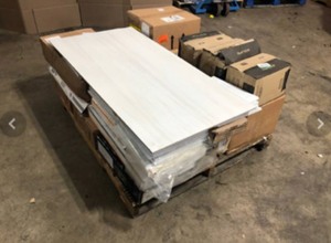 Pallet with assorted tiles and ceramic flooring customer returns various models and conditions