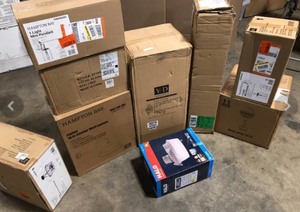 Lot of assorted lightning various Models and conditions customer returns see pictures
