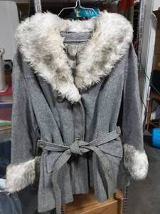 Ladies Vintage Sears Brand Wool Coat With Faux Fur Size LGXL