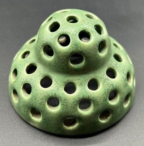 lot 24 image: Wade, LE Smith and Unmarked Flower Frogs