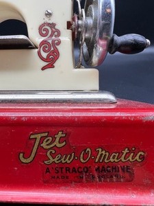 lot 12 image: Vintage Jet Sew-O-Matic Childs Toy Sewing Machine