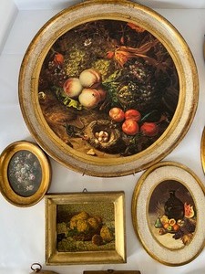 lot 18 image: Vintage Italian Antiqued Florentine Gold Plaques and Frames
