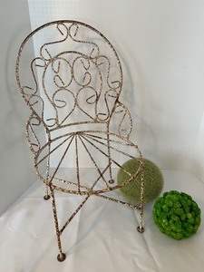 lot 26 image: Garden Party And youre invited