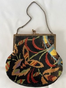 lot 20 image: Vintage Embroidered Purse and Vintage Hankies