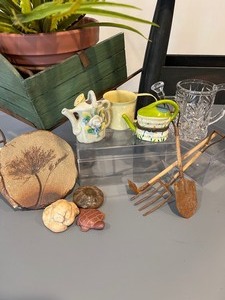 lot 125 image: Mini Garden Treasures