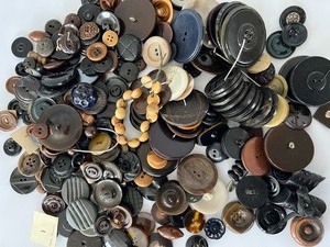 lot 38 image: Vintage Buttons with Jar