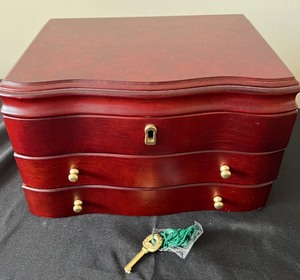 lot 60 image: So Fancy Wooden Jewelry Chest with Purses