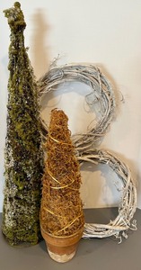 lot 145 image: Musical Santa and Friends