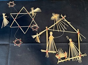 lot 151 image: Straw & Glass Ornaments - Horses, Stars, Manger & other Figures