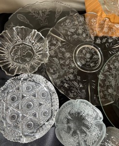 lot 199 image: Glassware Galore