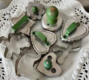 lot 210 image: Vintage Glass Cookie Jars, Linens and Cookie Cutters