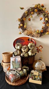 lot 215 image: Fall In Love with Home Decor