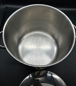 lot 63 image: Marketplace Pot Kettle and Weight Watchers Easy Measure Serving Spoons Ladle 3 pc Set