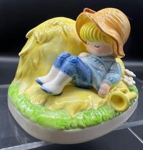 lot 71 image: Joan Walsh Figurines and Music Box