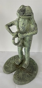lot 79 image: Vintage Fish Net Glass Balls and Frog Friends