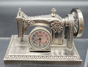 lot 99 image: Thimbles, Treasures & Trinkets