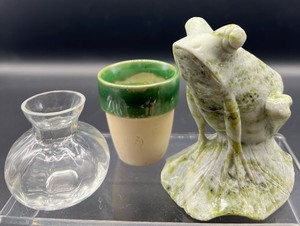 lot 222 image: Hip Hop Frogs and Other Tiny Treasures