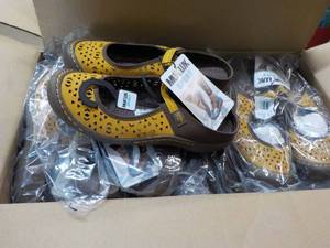 15 pair Mukluk new with tags, Shoe...