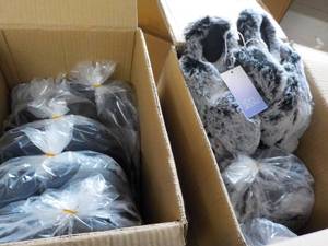 12 Pair Slippers, size L, new with ...