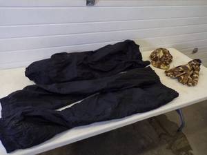 2 pair snow pants, Gloves and Hat