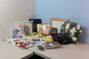 lot 54 image: Assorted Amazon Returns & Shelf Pulls - See Picture