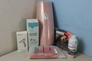 lot 62 image: Pet Supplies Bundle