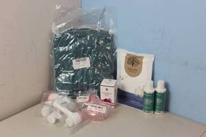 lot 64 image: Health & Beauty Bundle