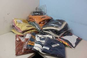 lot 76 image: Clothing Bundle