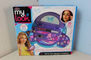 lot 107 image: Cra z art My Look Makeup Kit