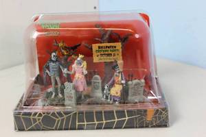 lot 130 image: Lemax Spooky Town Graveyard Costume Party # 23582 - New
