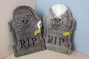 lot 133 image: 2 Light Up Grave Stone Decorations - New