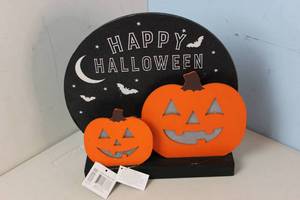 lot 140 image: Battery Powered Halloween Decoration