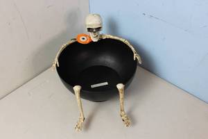 lot 147 image: Animatronic Battery Powered Talking Candy Bowl