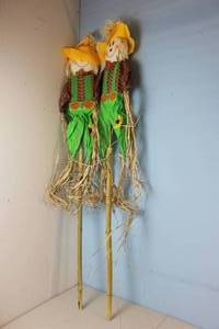 lot 148 image: 2 Tall Scarecrow Halloween Decorations ,break down smaller