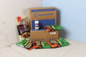 lot 175 image: Food Bundle