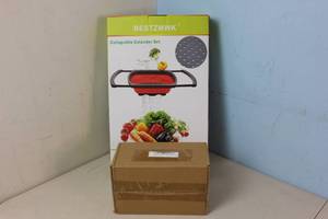 lot 184 image: Colander and Ice Cube Tray Set