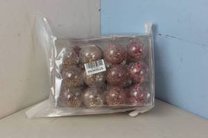 lot 200 image: Christmas Tree Decoration Set