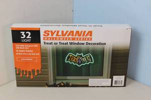 lot 137 image: Sylvania Halloween Series Window Decoration V32330