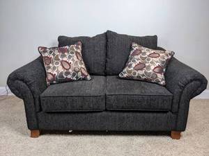 Charming Brown Loveseat with Throw Pillows