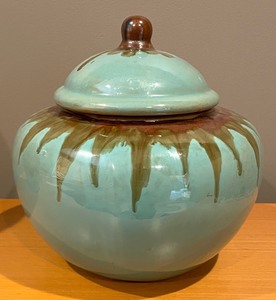lot 62 image: Two Pretty Pottery Pieces