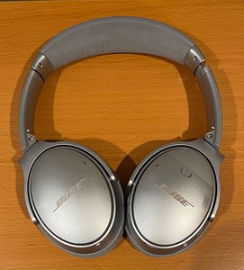 lot 71 image: Bose Headphones with Case