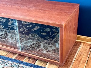 lot 32 image: Media Stand