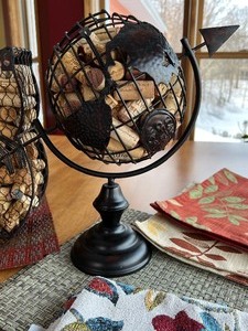 lot 36 image: Array of Lovely Home Decor Items