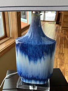lot 22 image: Beautiful Blue Glass Accent Lamp