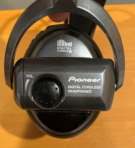 lot 110 image: Pioneer Wireless Headphones