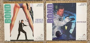 lot 185 image: 6 Deluxe Letter Box Edition James Bond Laser Discs