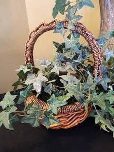 lot 131 image: Faux Foliage Fun